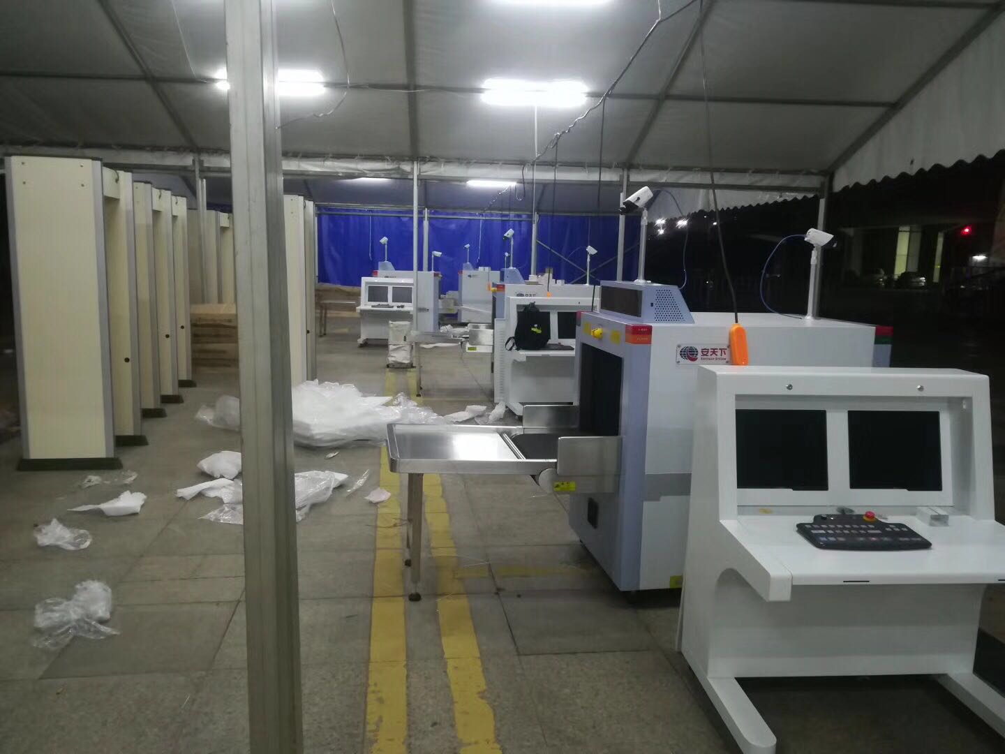 Machine de balayage de rayon X de sécurité de double vue d'aéroport pour des bagages de cabine